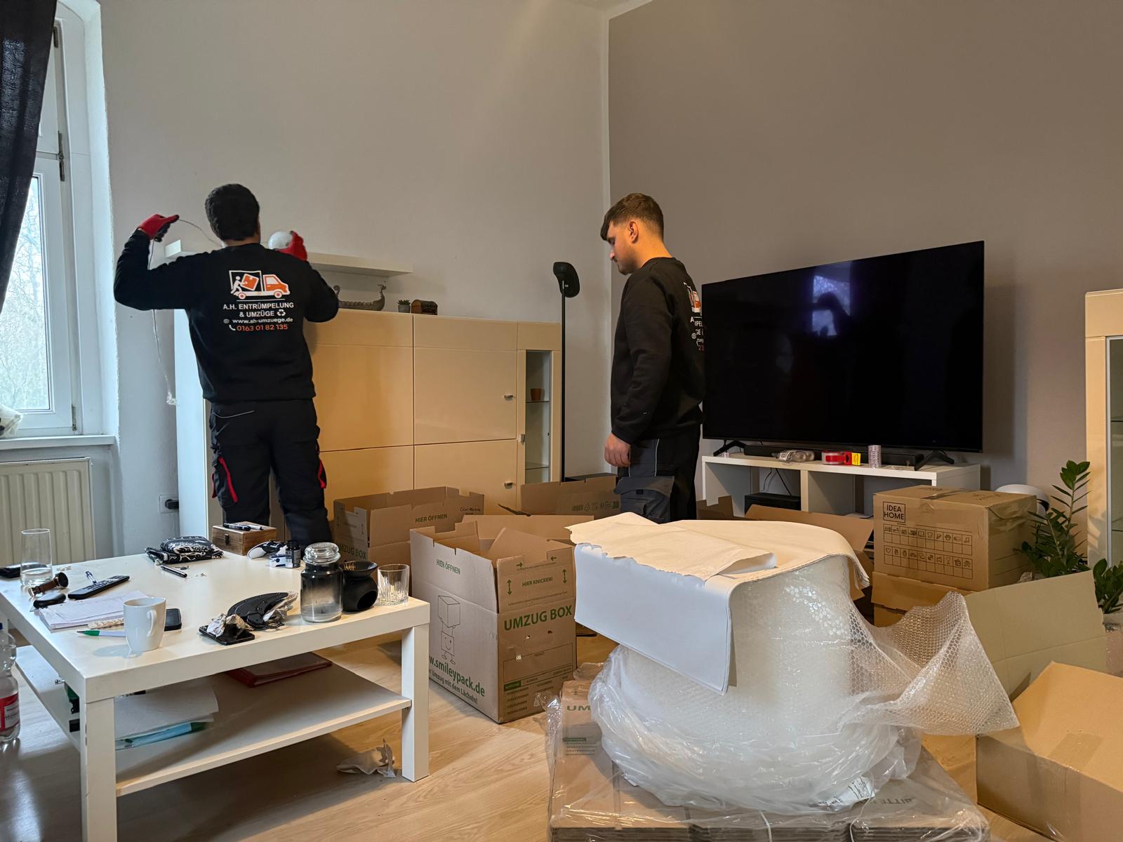 A.H Entrümpelung & Umzüge Team beim Umzug